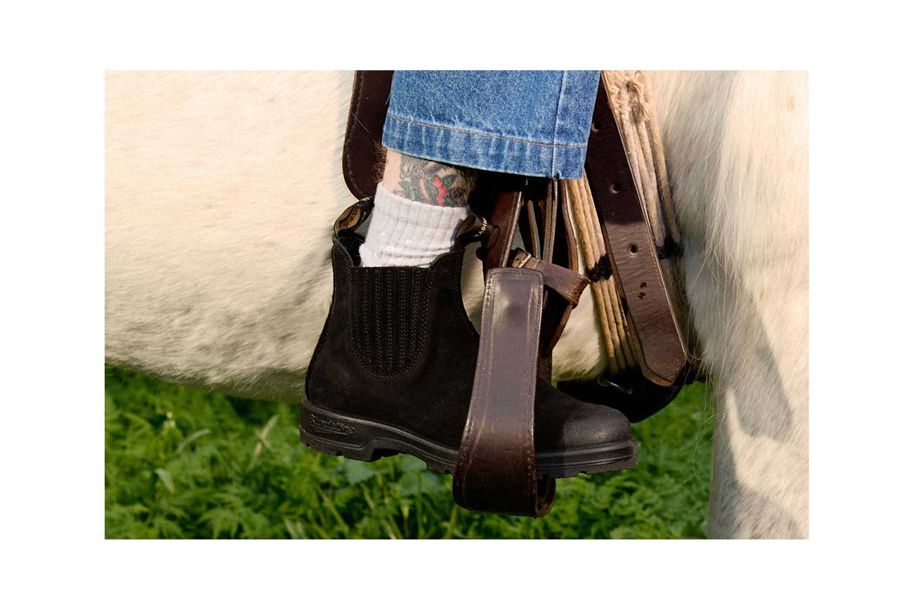 blundstone-2622-double-black-chelsea-boot-pony-suede-pop-trading image 6