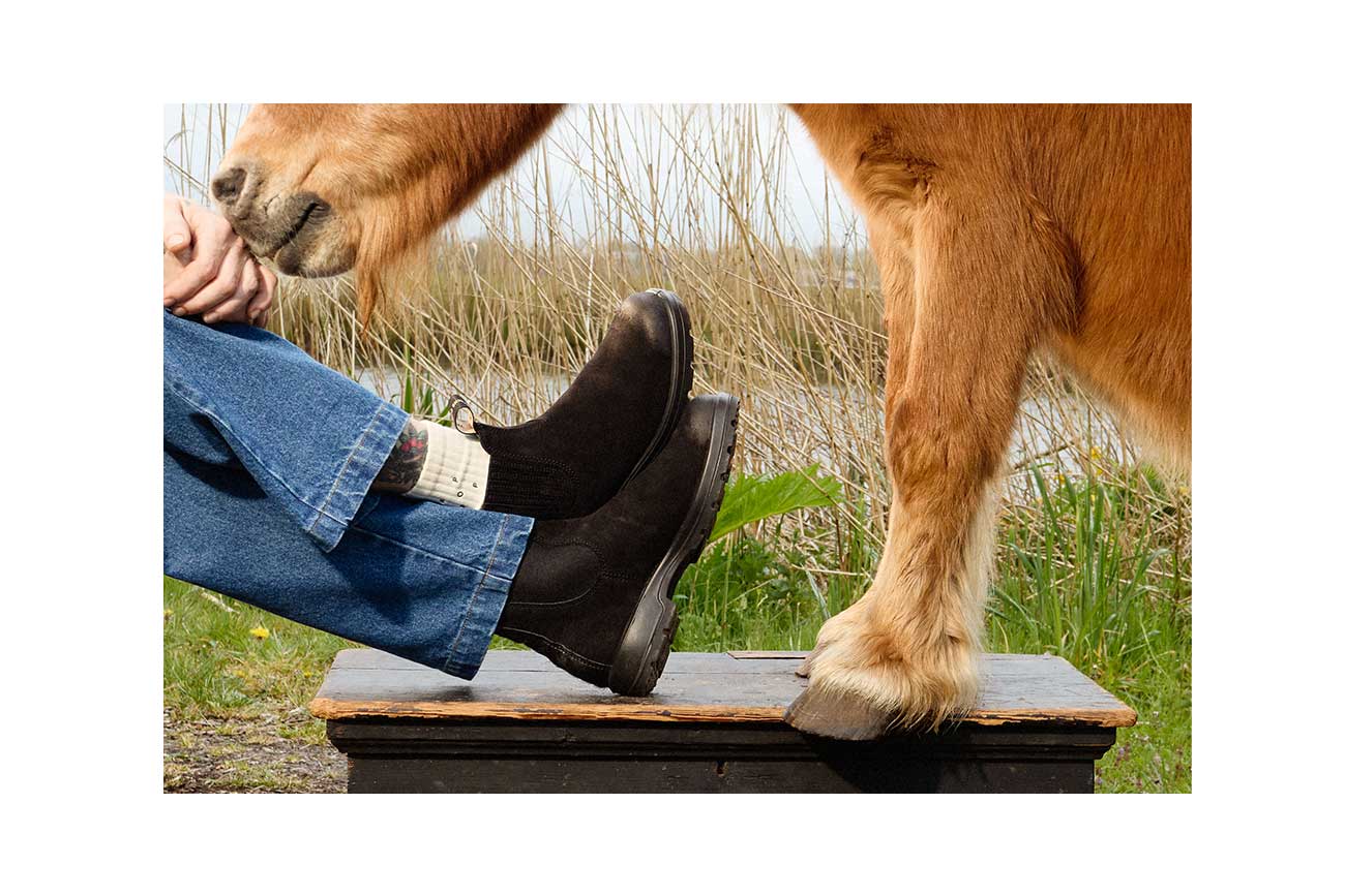 blundstone-2622-double-black-chelsea-boot-pony-suede-pop-trading image 5