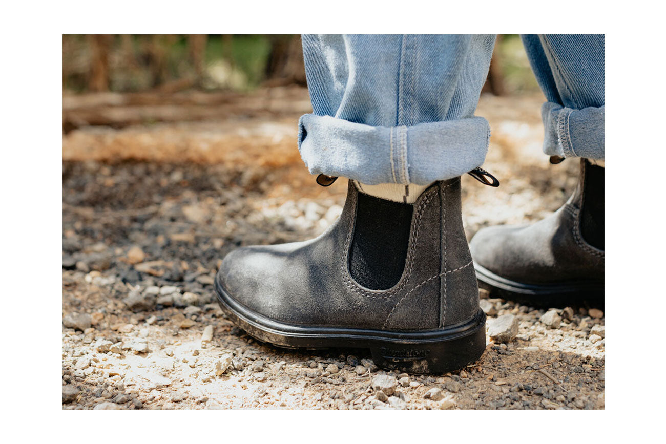 blundstone-2594-steel-grey-kinder-chelsea-boot-waxed-suede image 3