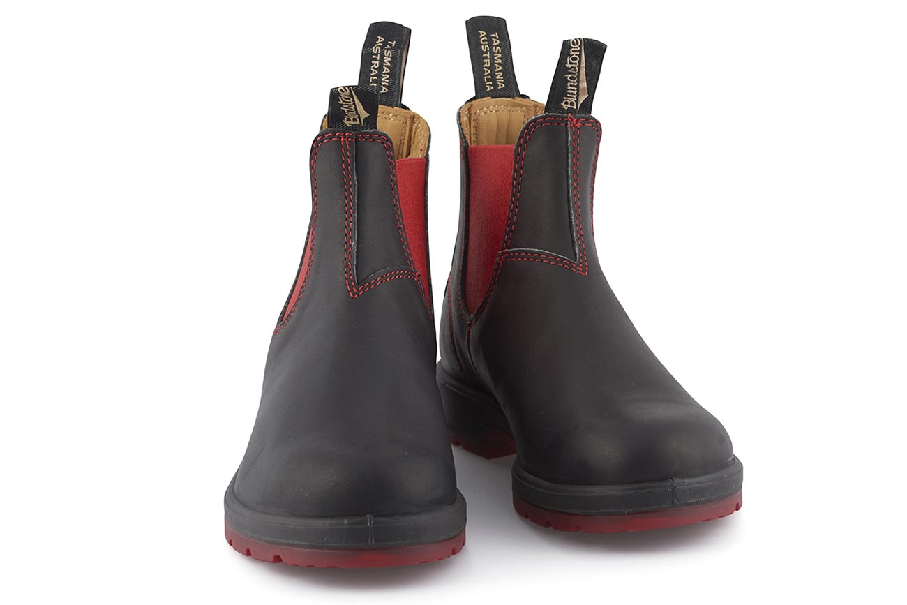 blundstone-1316-chelsea-boot-black-red-classics image 2
